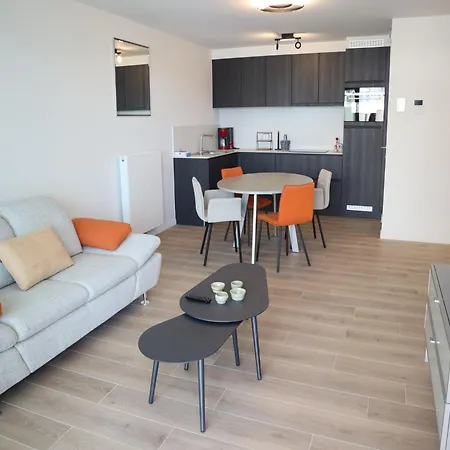 In With Sea View, Cleaning Included Apartment *