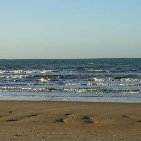 In Near The Beach, Cleaning Included Apartament Nieuwpoort